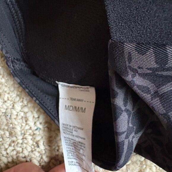 💥 Buy 2 get 1 Free 💥 Under armour Clasped Sports Bra New w/o tags - Picture 3 of 3